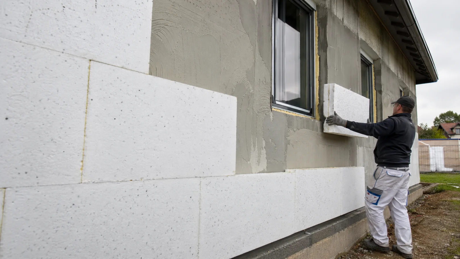 Dämmung an Außenwand mit Wärmedämm-Verbundsystem - Dämmung Hausbau
